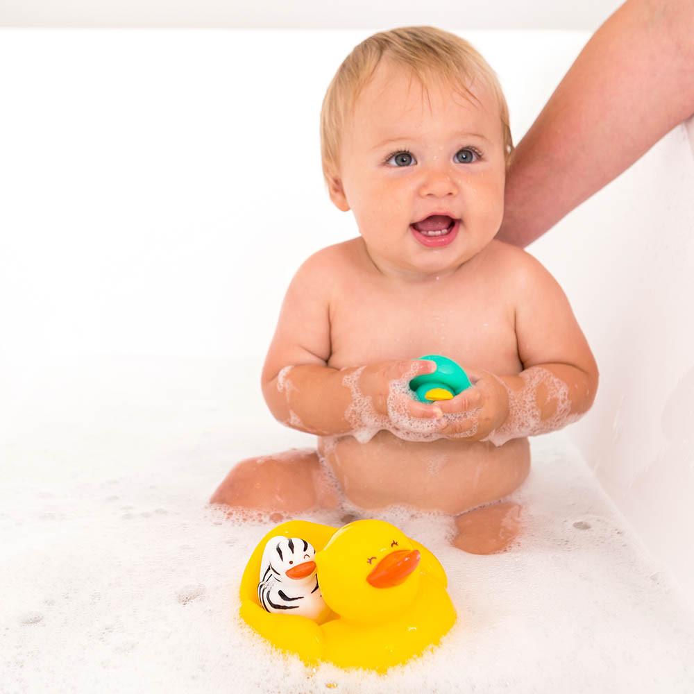 Infantino Bath Duck N Familyâ„¢ 6M+