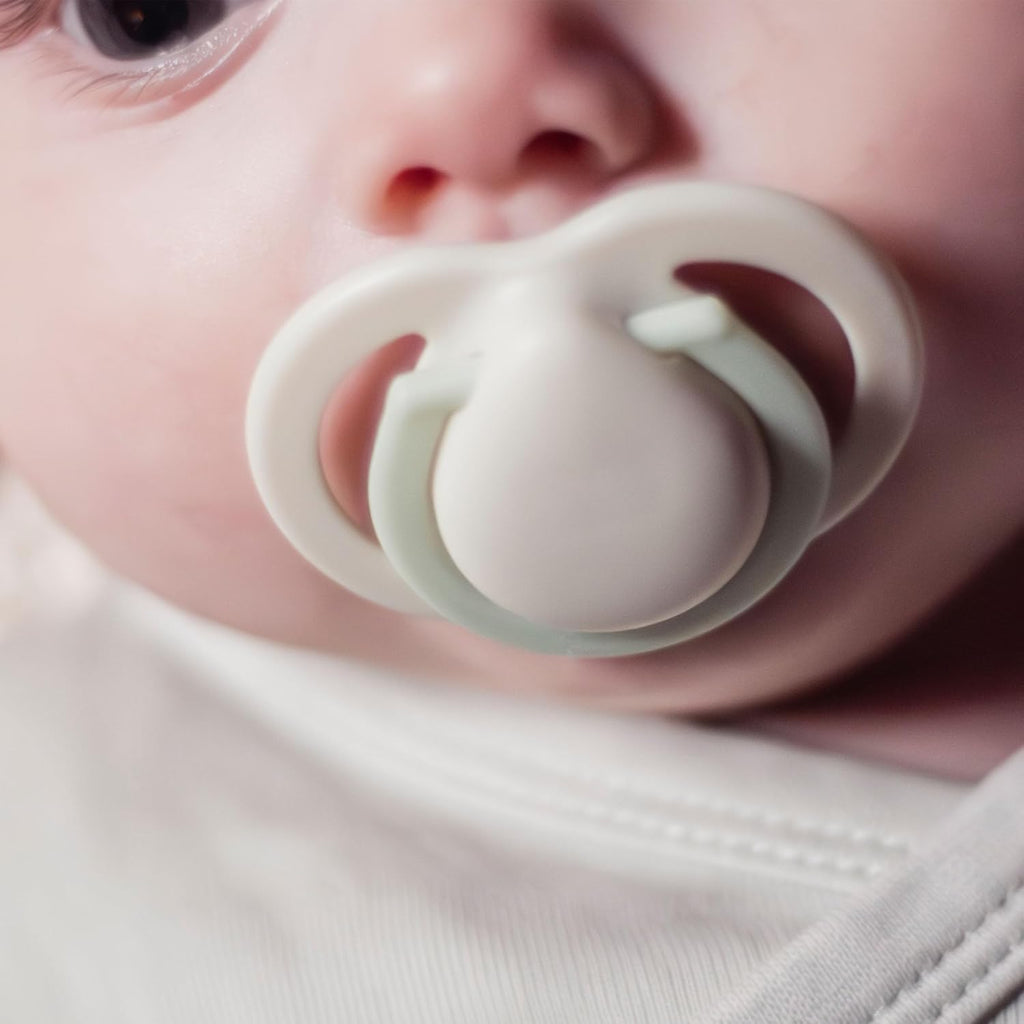 Tommee Tippee  Newborn Neutral Soothers Pack of 2 Age- Newborn to 2 Months